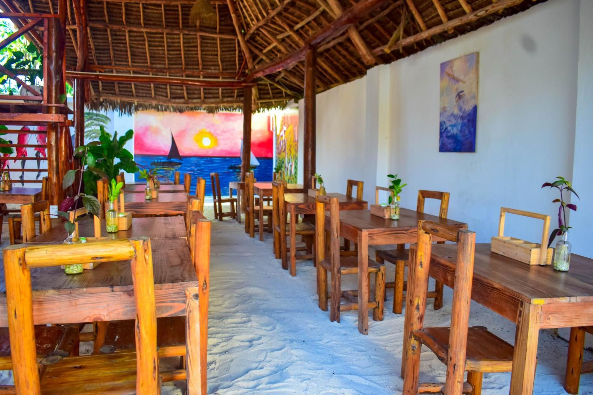 Uhuru House And Restaurant
