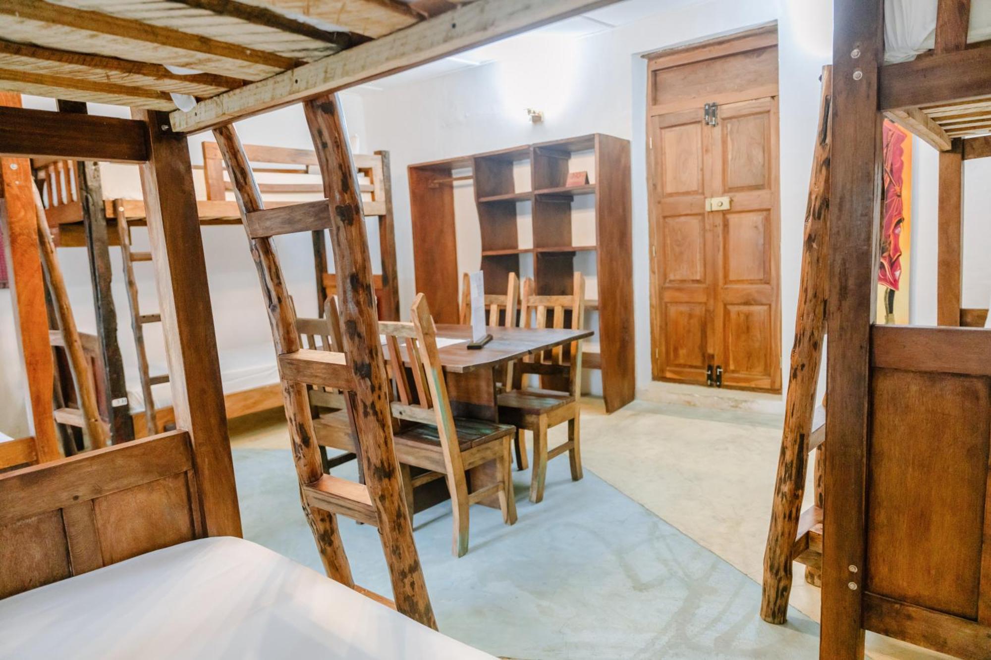 Shoki Shoki Hostel *