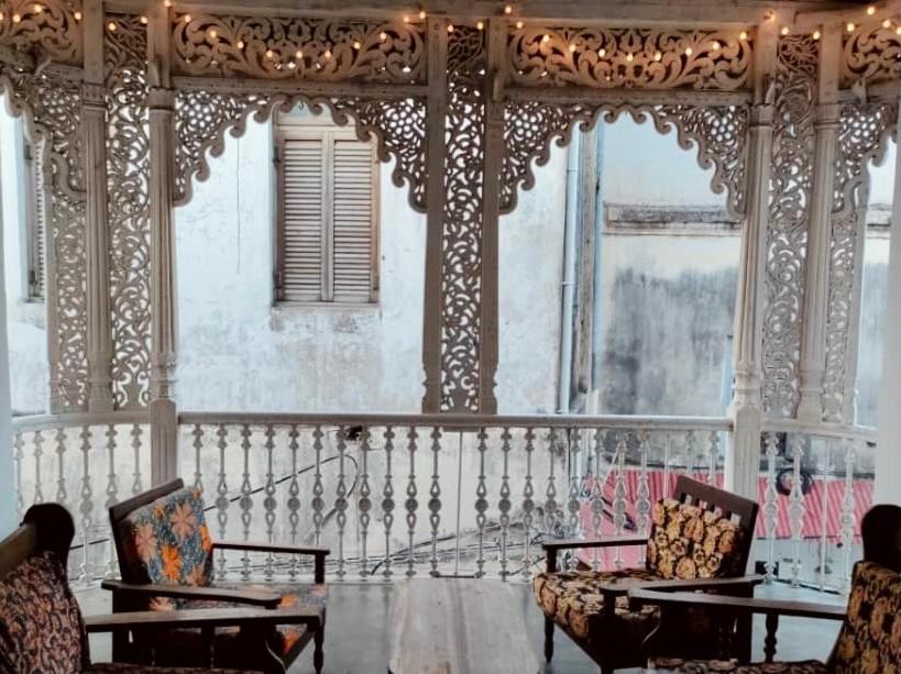 Balcony House