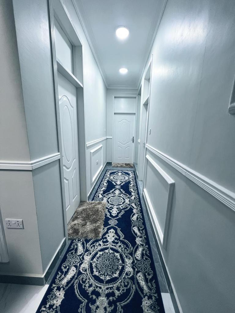 Apartment Greenlight