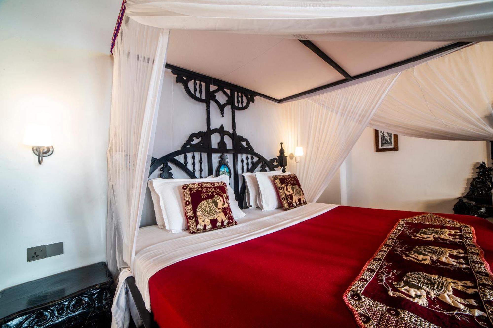 Tembo House 4*
