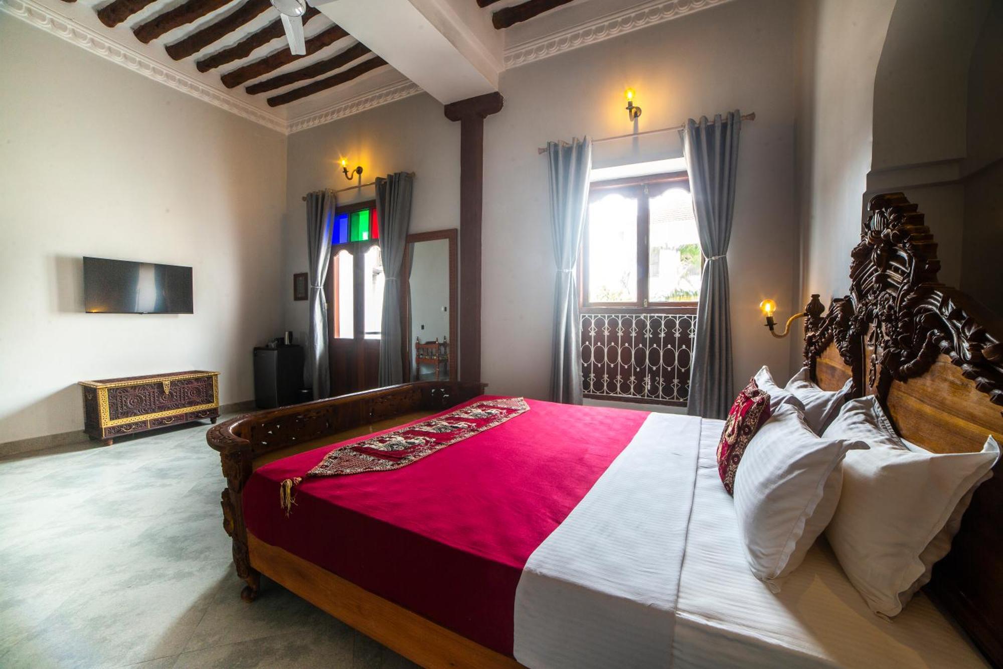 Tembo House 4*