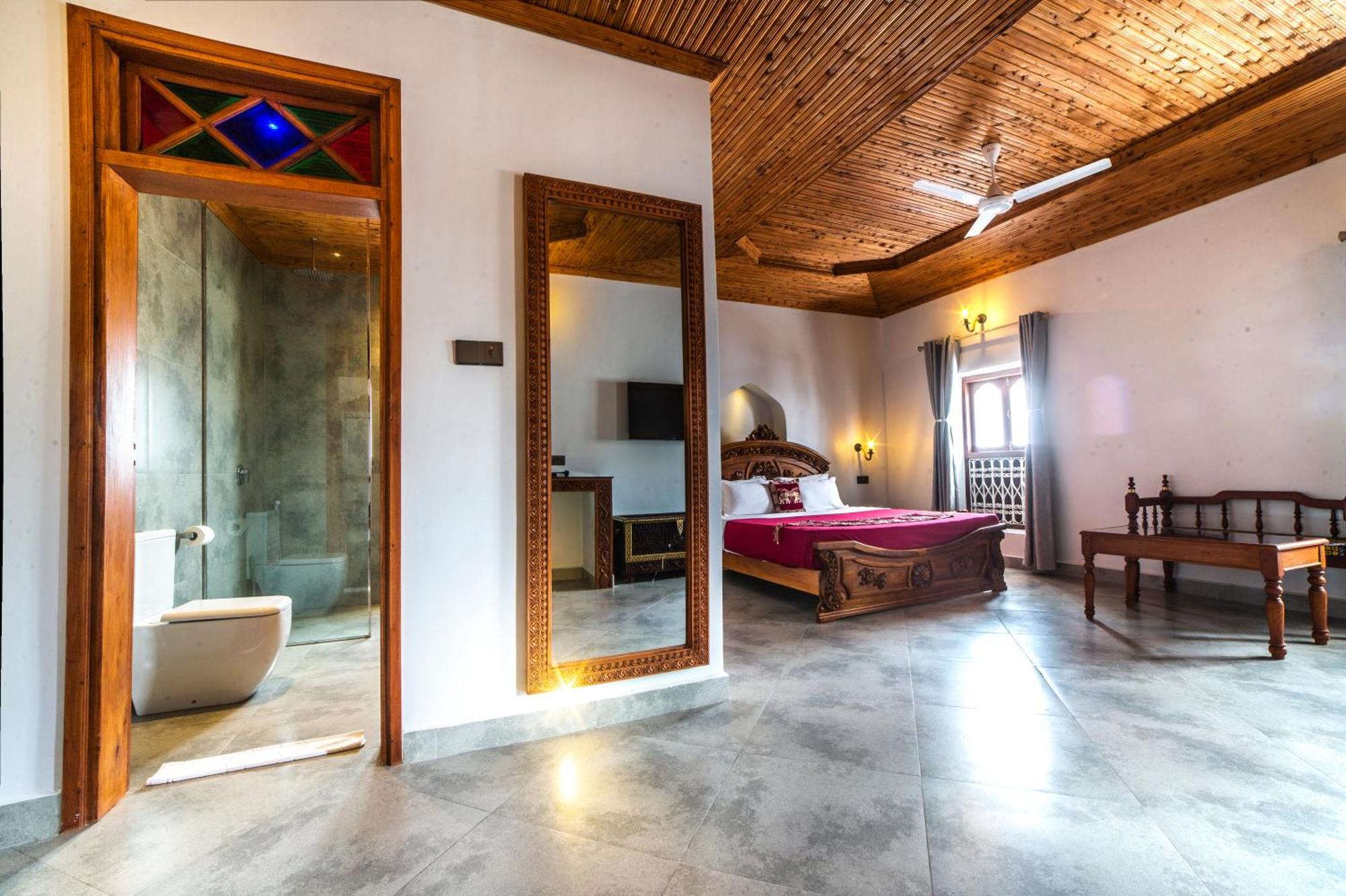 Tembo House Hotel 4*