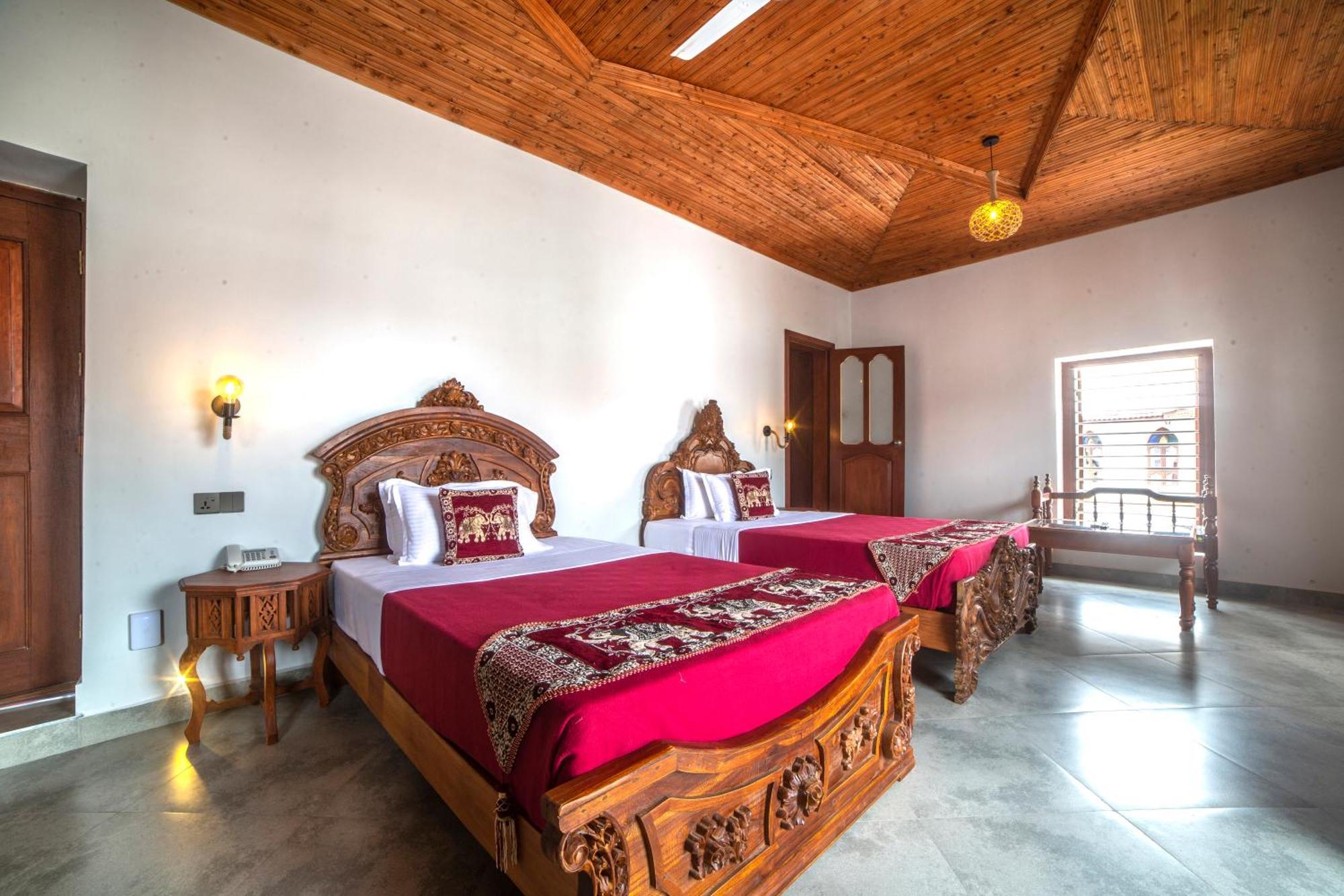 Tembo House Hotel 4*