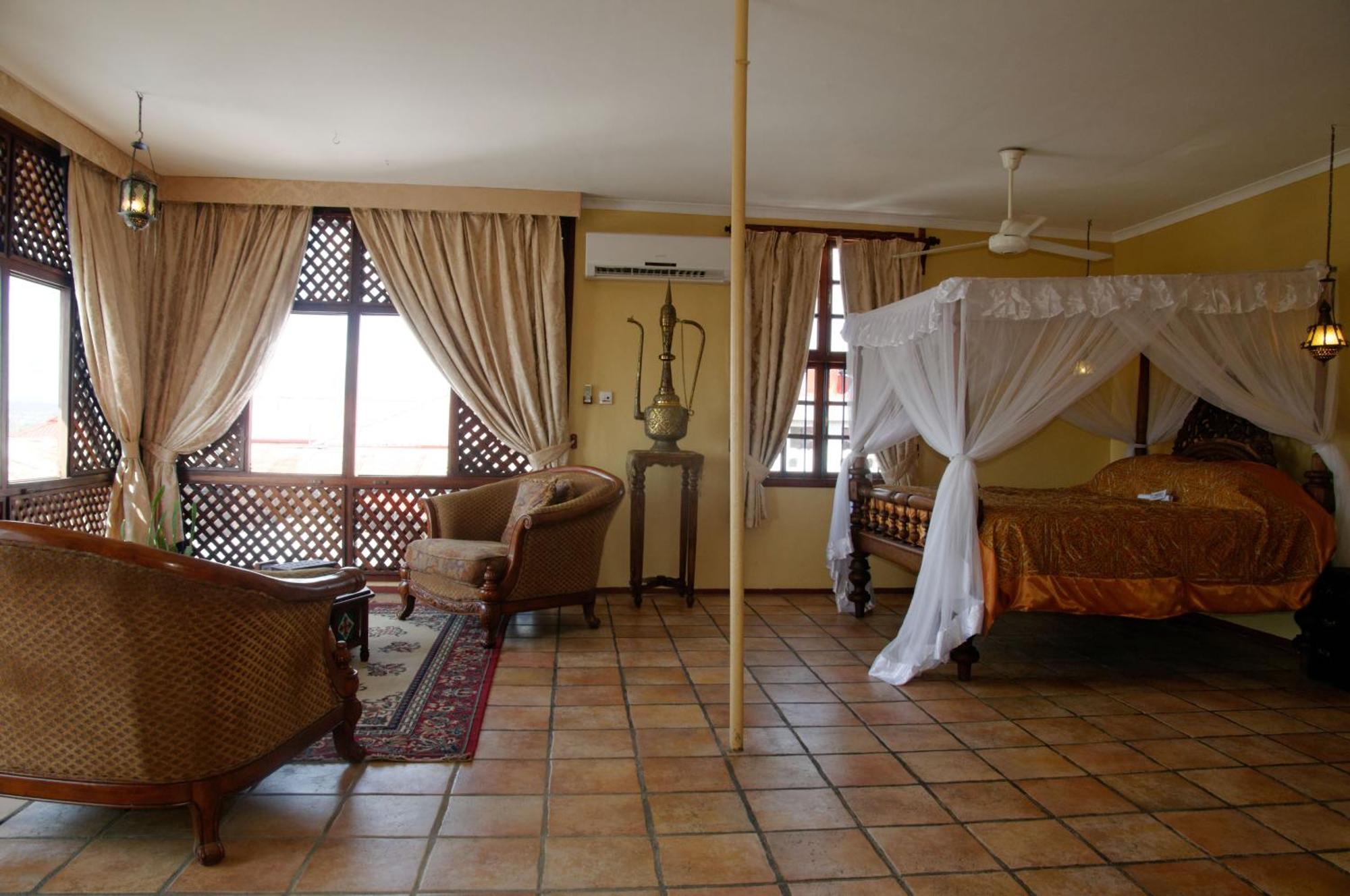 Palace Hotel 4*