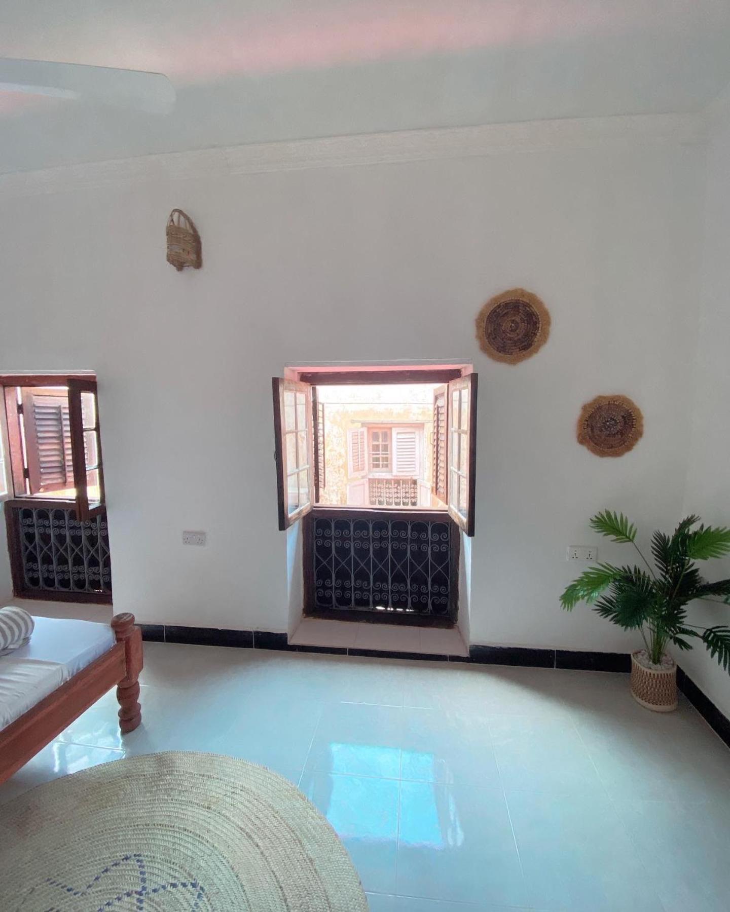 Nomad Cave- Stonetown Guest house *