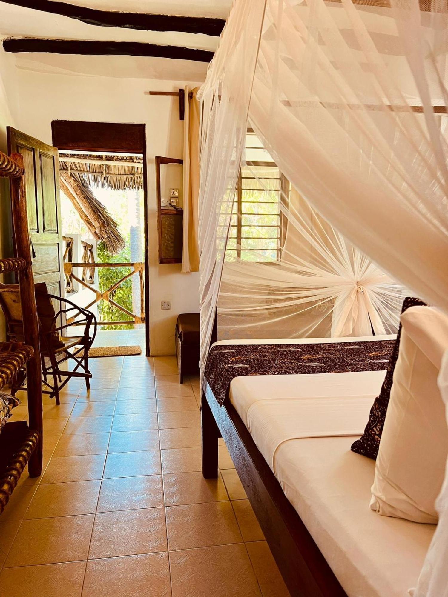 Helwas Zanzibar Guest house Bwejuu