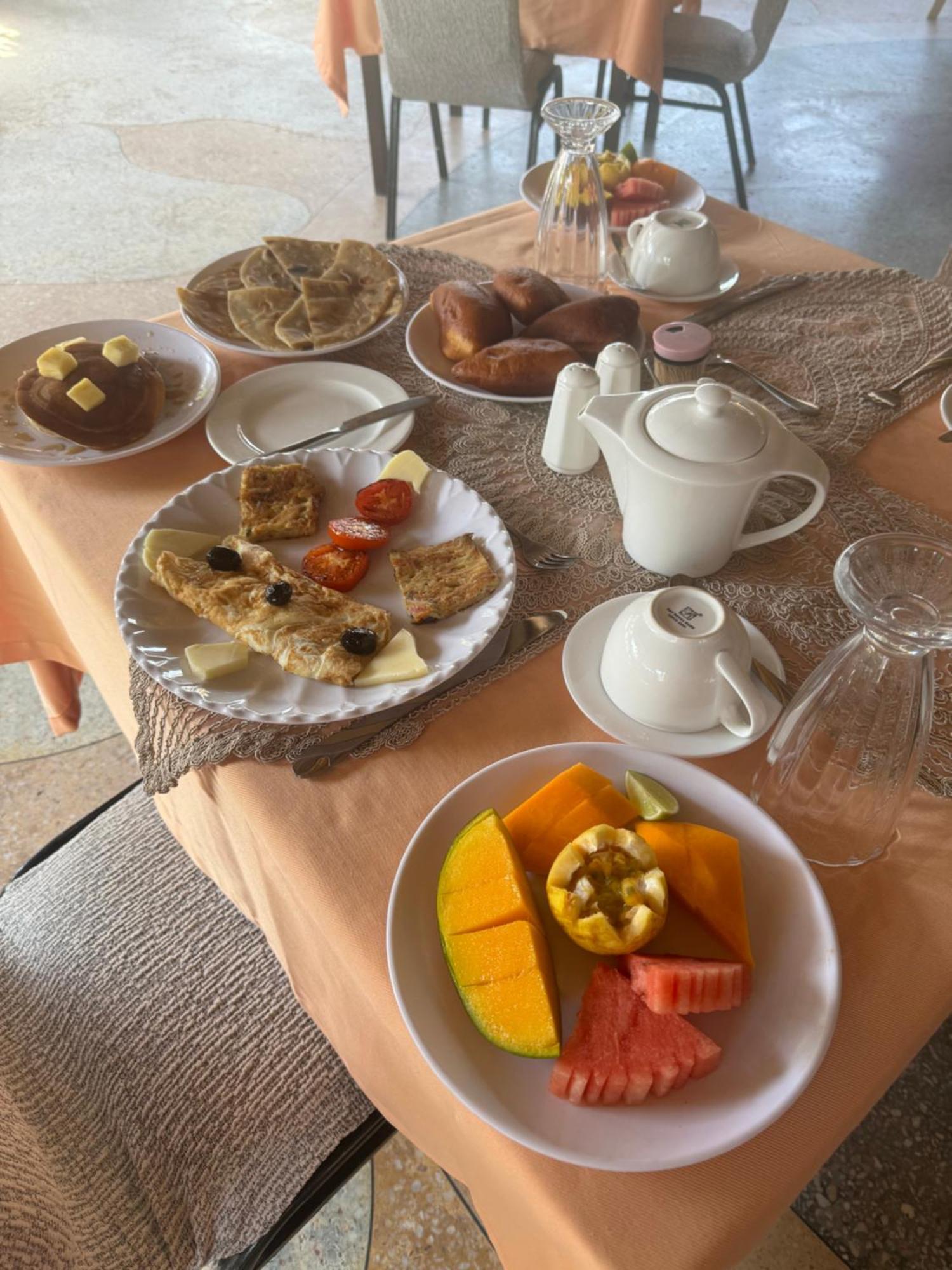 Zanzinite Resort *