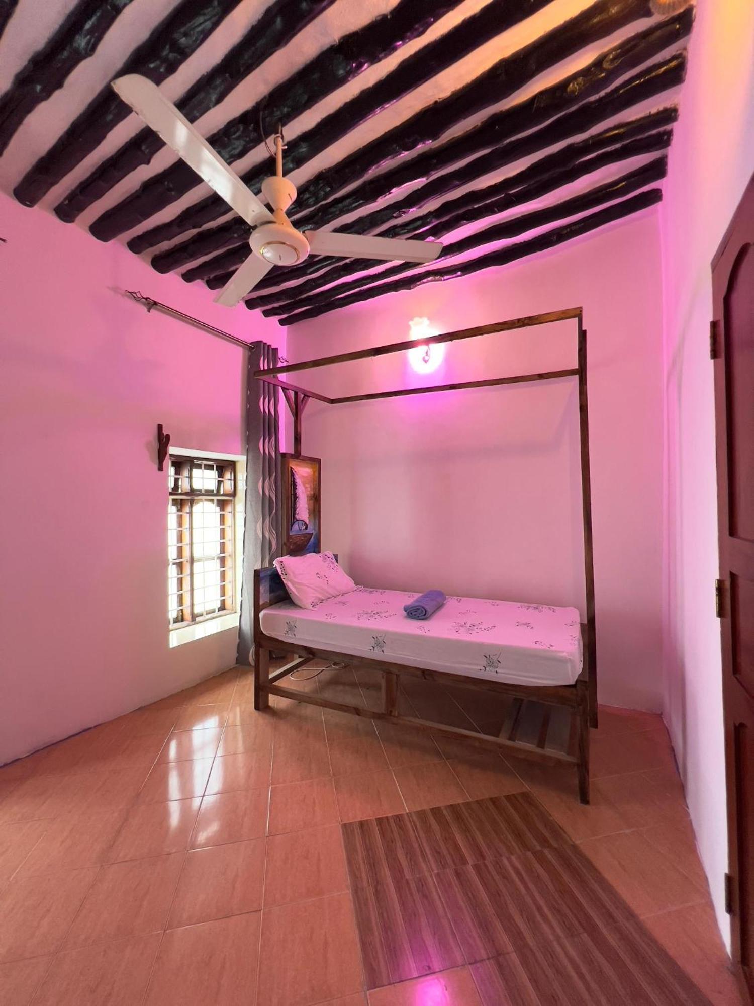 Shaan Hostel *