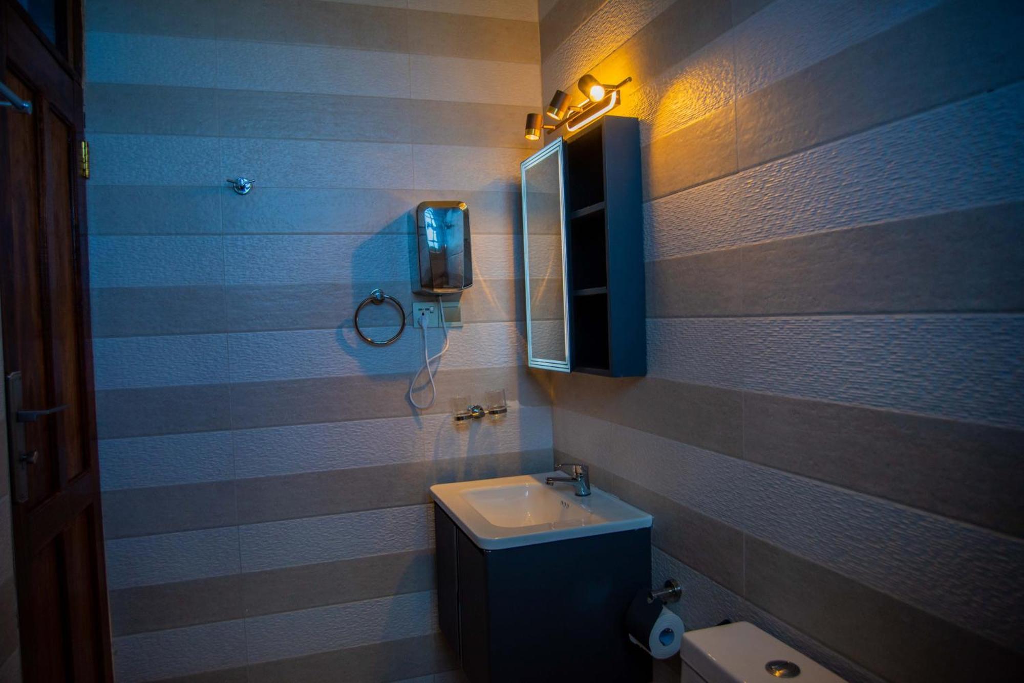 Ais Apartment *