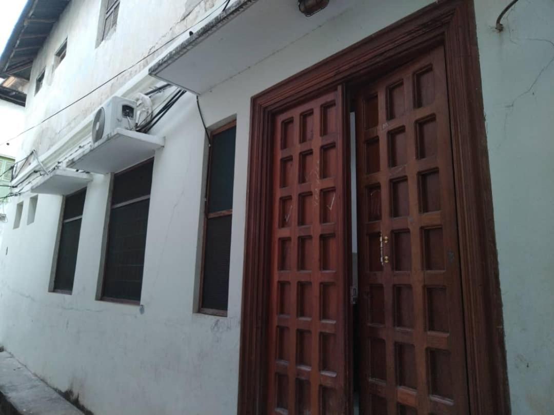 Stone 2 * Zanzibar