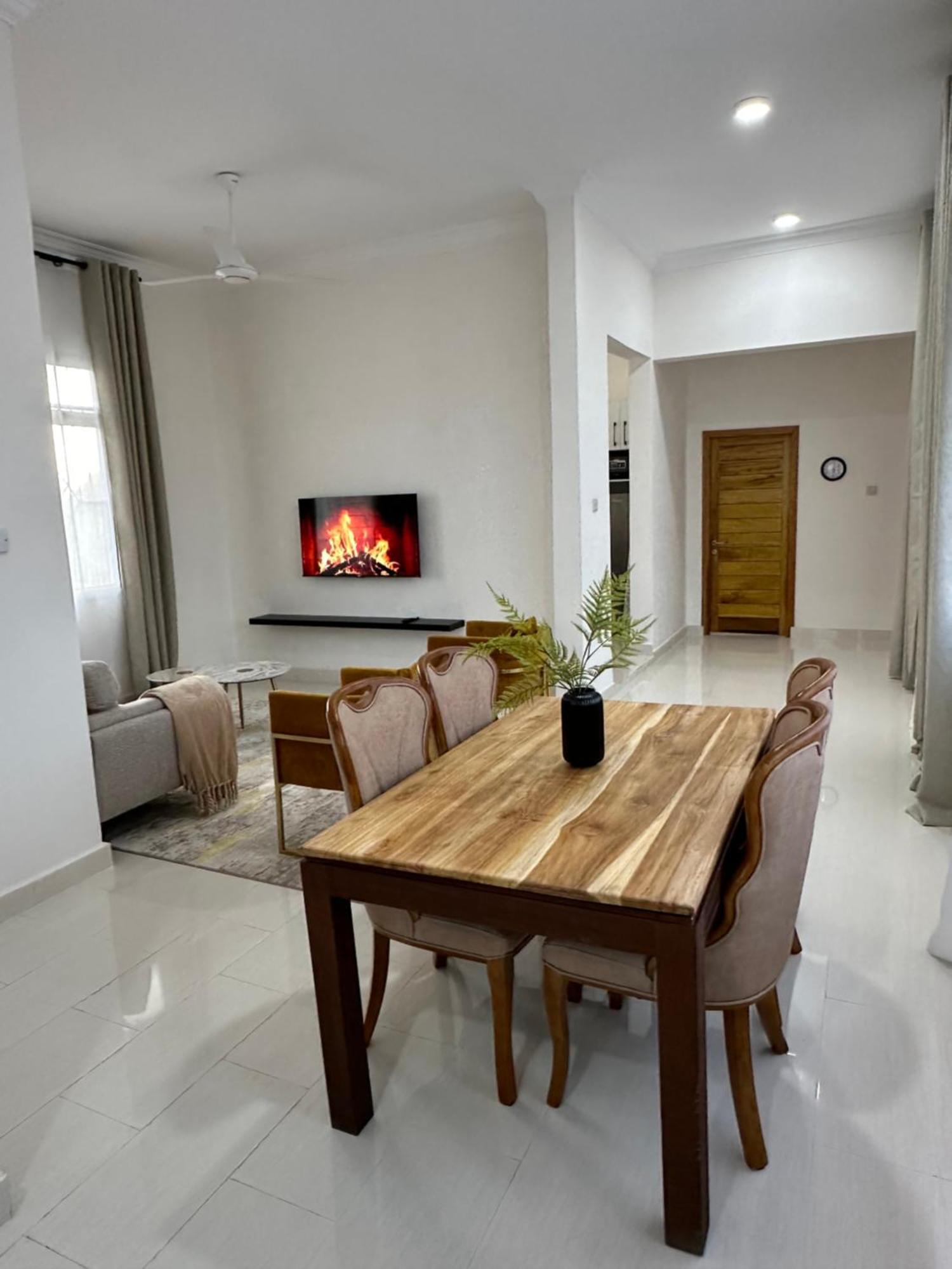 Apartment Kisauni Roadside 2 *