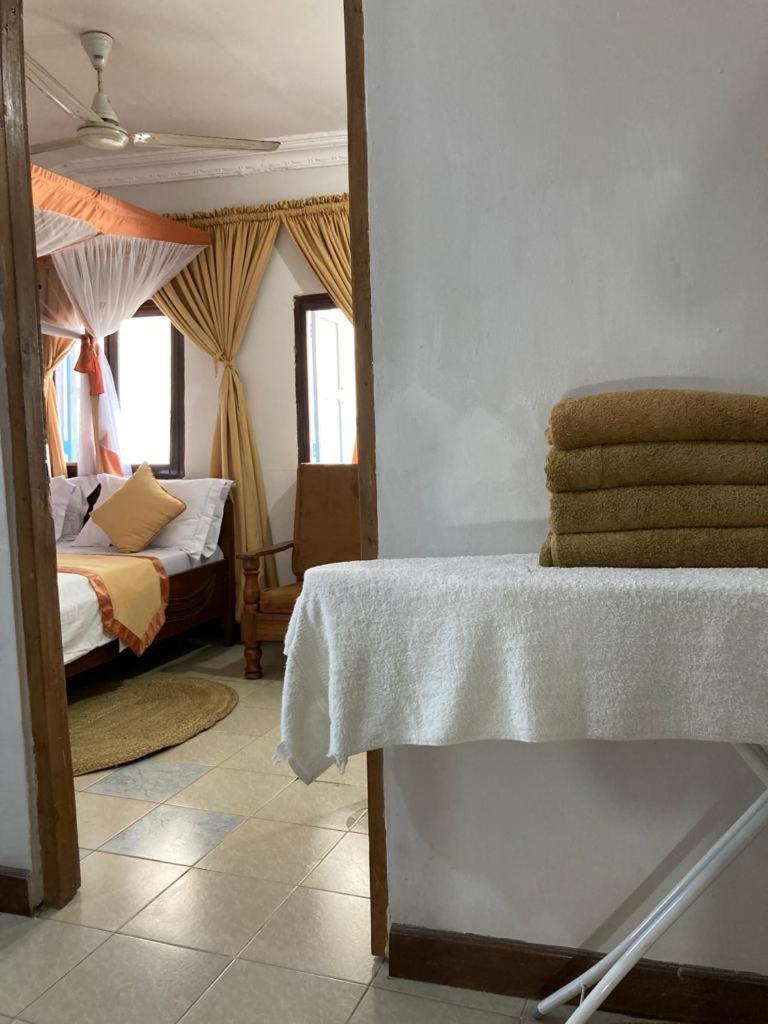 Bed & Breakfast Usangi House *