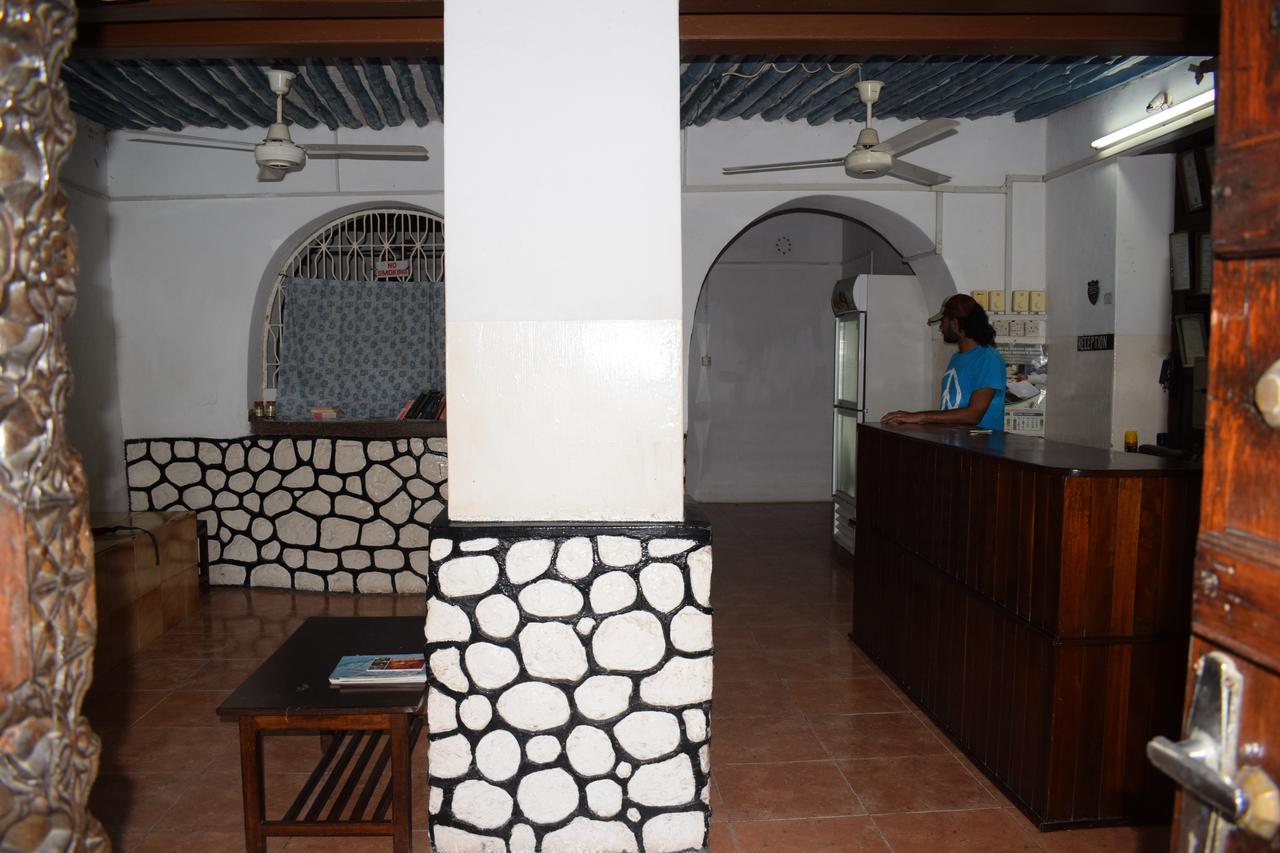 Karibu Inn *
