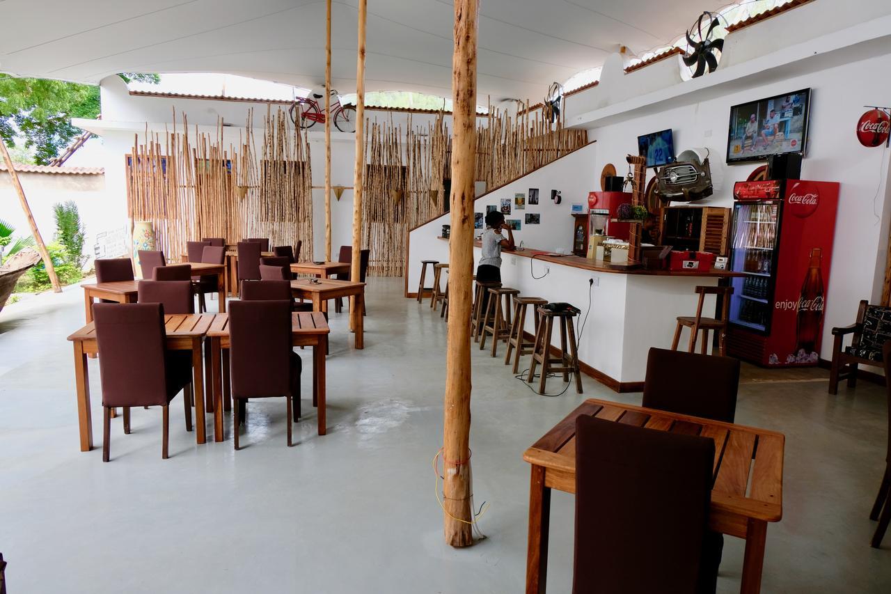 27 Cafe Airport