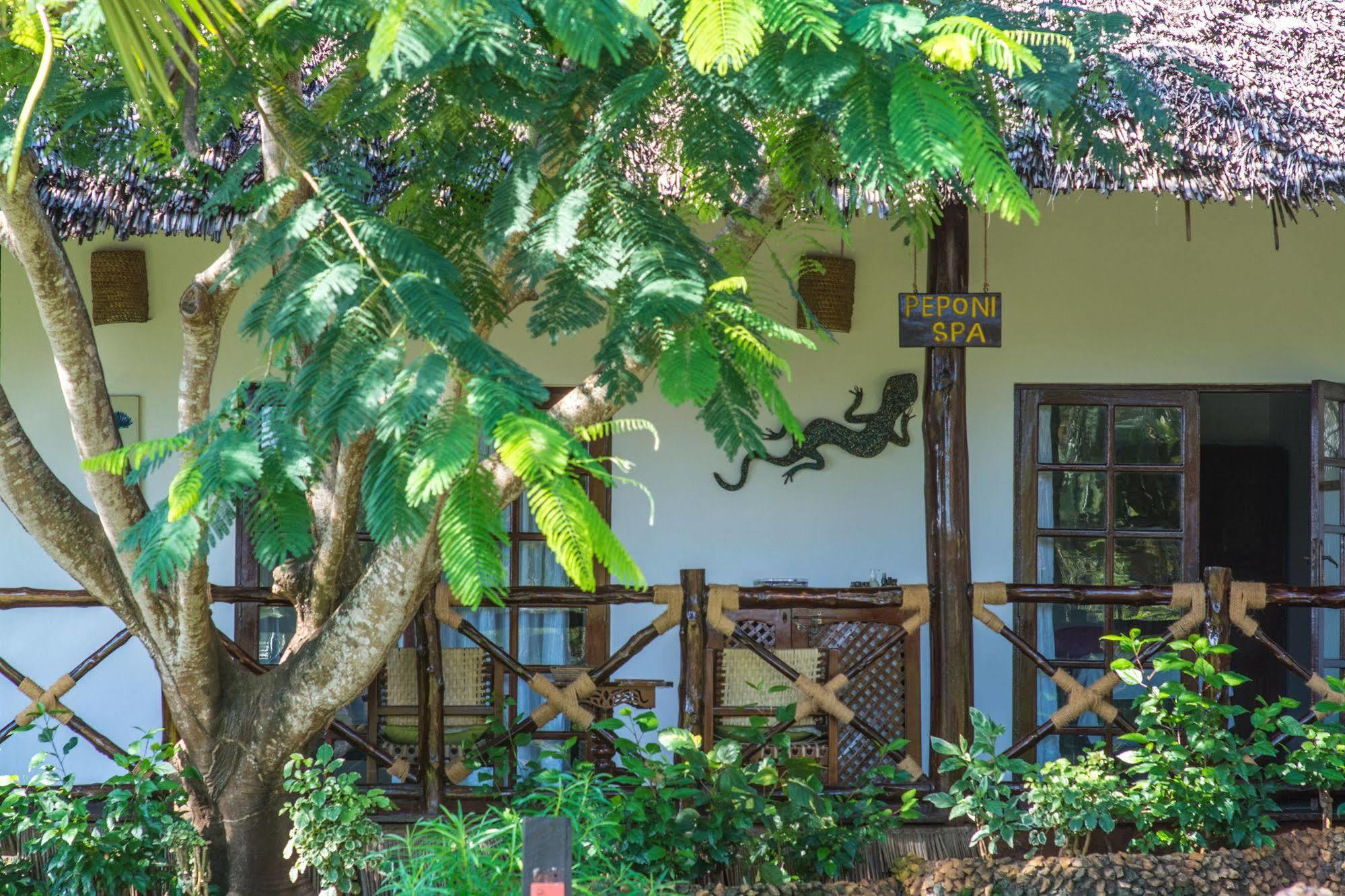 Ras Beach Hotel 4*
