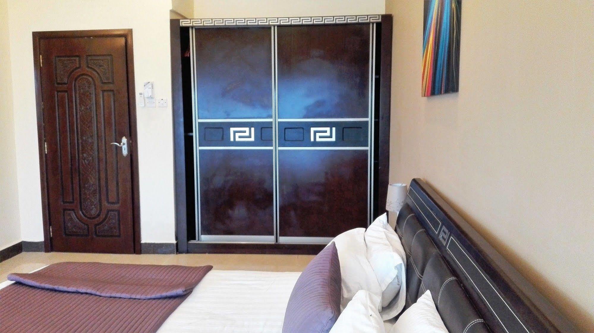 Hotel The Island 3*