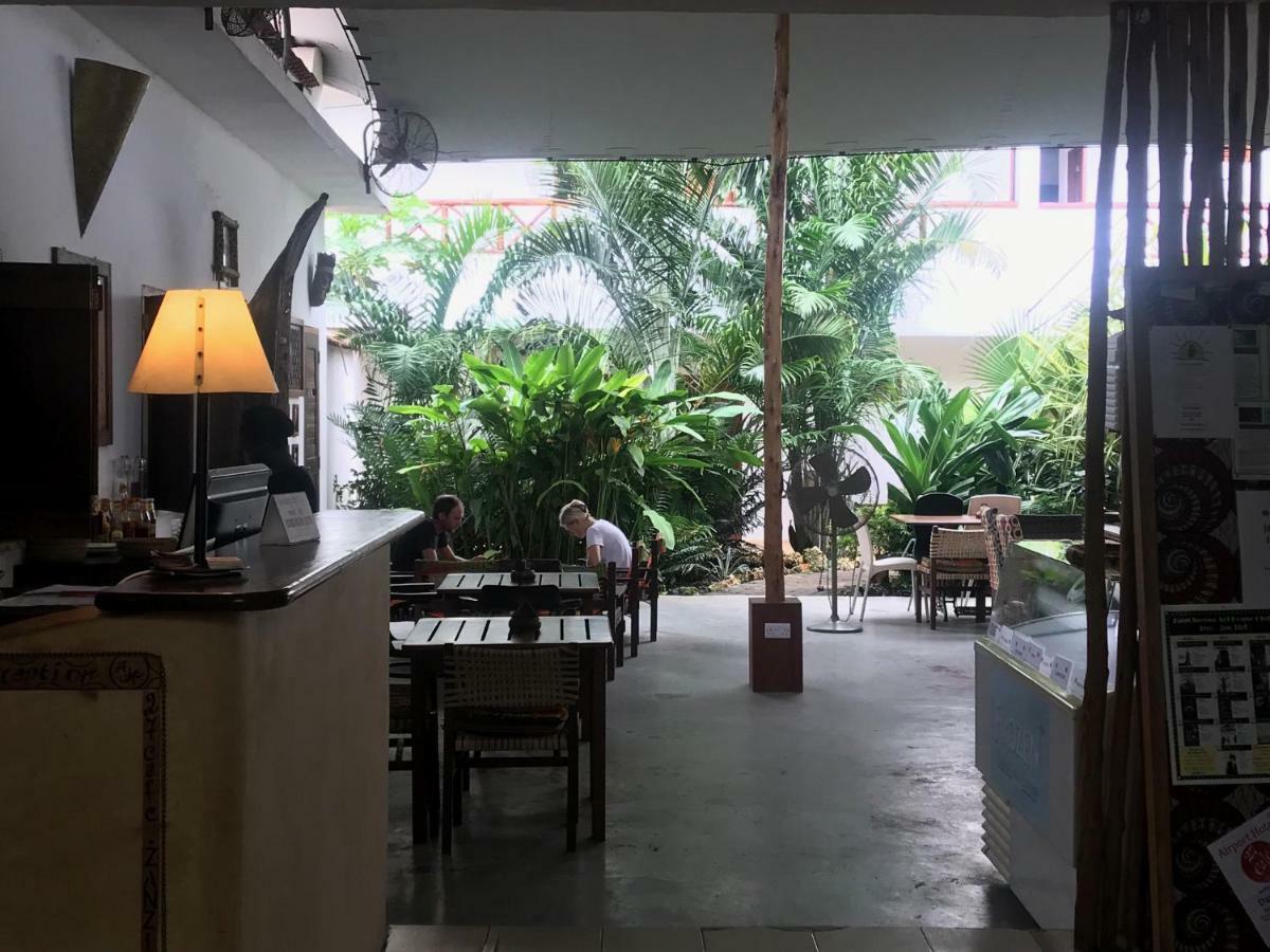 27 Cafe Airport