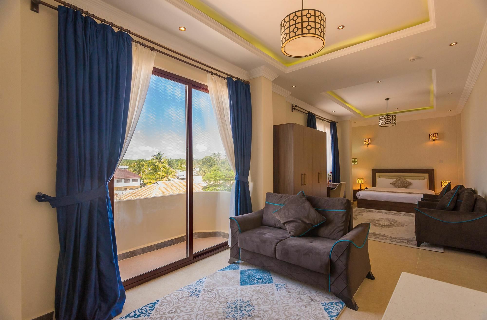 Hotel Golden Tulip 4*