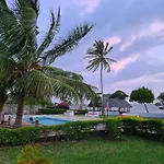 Moment In Time Hotel