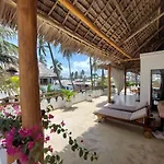 Moyo Top Floor Apartment