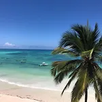 Deluxe Beachfront Penthouse With Panoramic Ocean Views