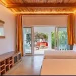 Coral Rocks Hotel & Restaurant