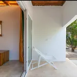 Coral Rocks Hotel & Restaurant
