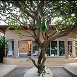 Coral Rocks Hotel & Restaurant