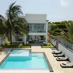 Zanzibar Dt Beachfront Villa