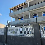 Oceanfront Oasis 2-Bedroom Master Suites In Uroa, Zanzibar