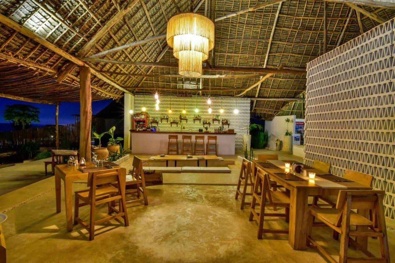 Zanbluu Hotel