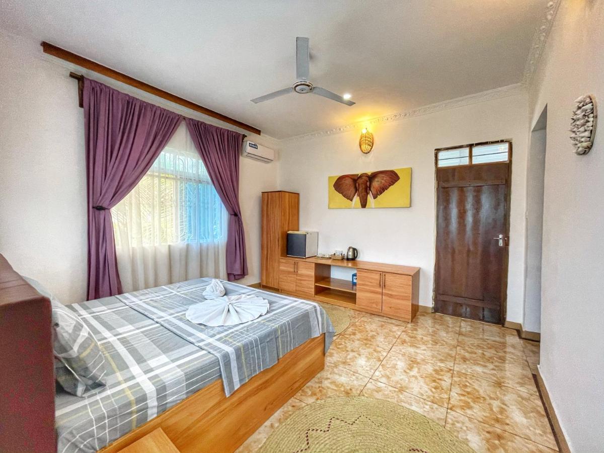 Max Hotel *