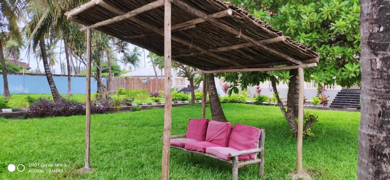 Bed & Breakfast Pwani Beach Hotel & Apartments