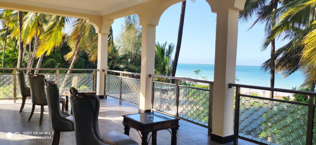 Pwani Beach Hotel & Apartments Bed & Breakfast
