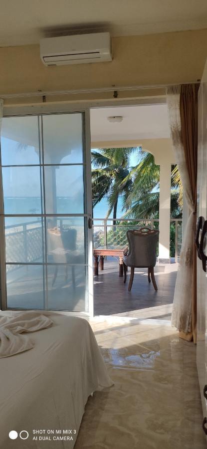Pwani Beach Hotel & Apartments Bed & Breakfast