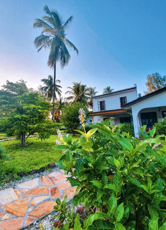 Flame Tree Hotel 3*