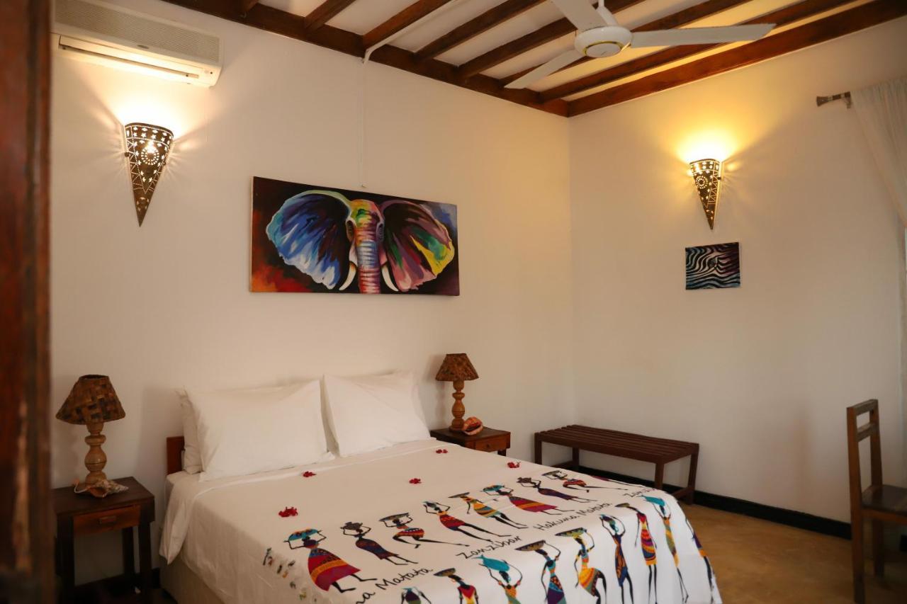 Ivory Ocean View Hotel *