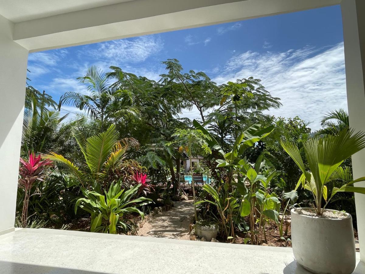 Gaia Hotel *