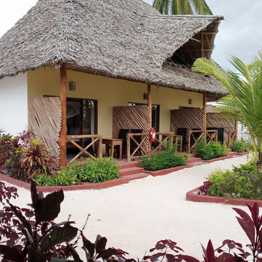 Weavers Hotel Pongwe