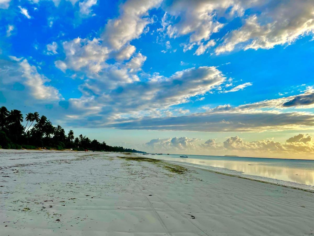 Mambo Villas Hotel 4*