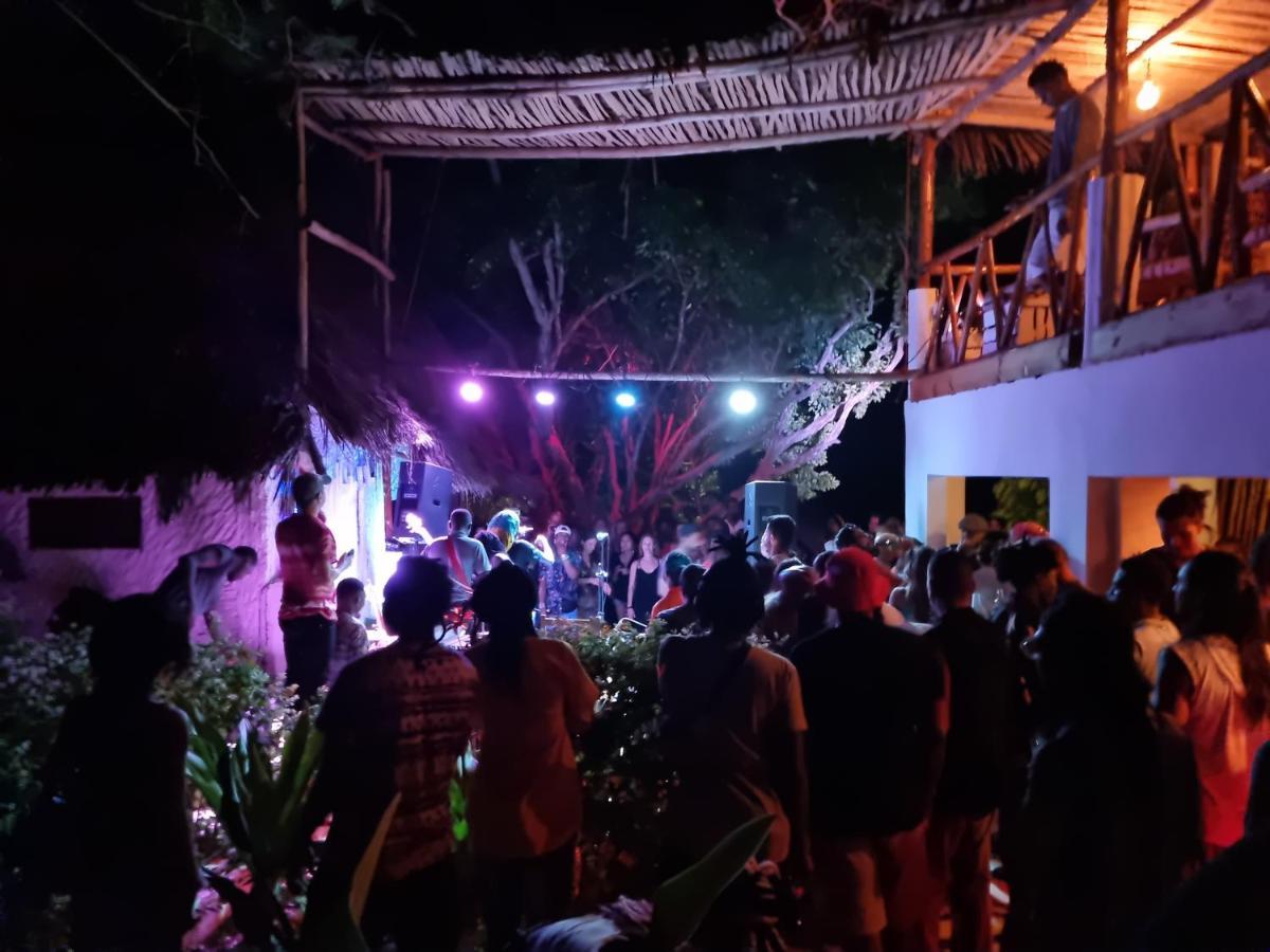 Lodge Red Monkey *