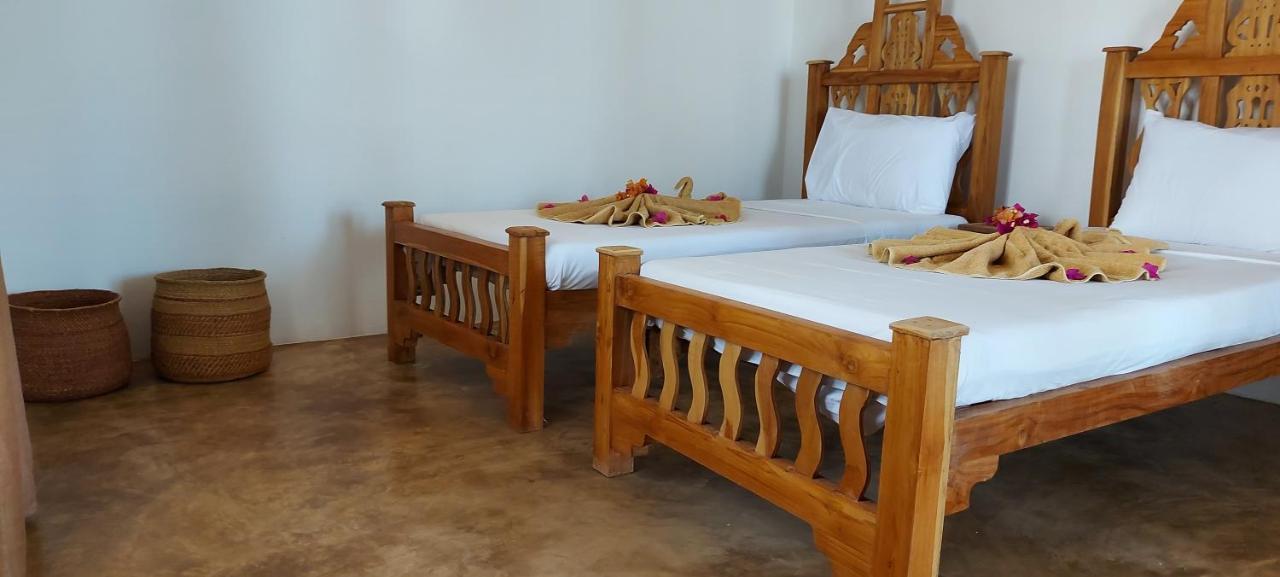 Moyo Floor