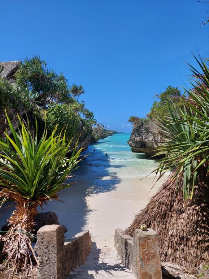 Baobab Safari Beach Mtende