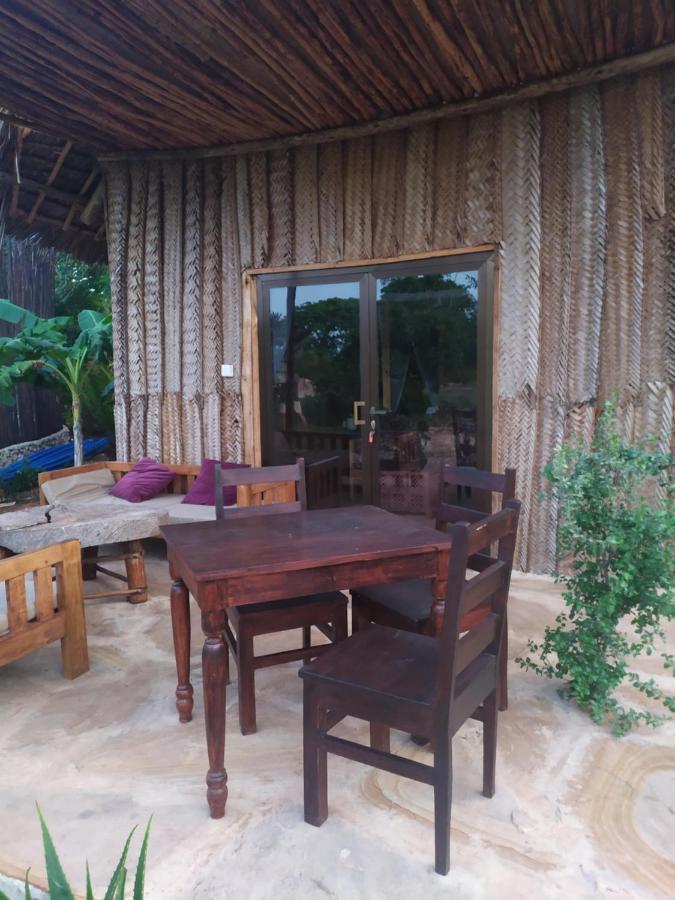 Baobab Safari Beach Mtende