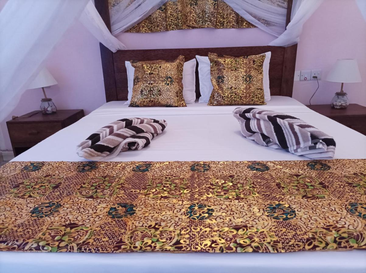 Zanzicrown Hotel