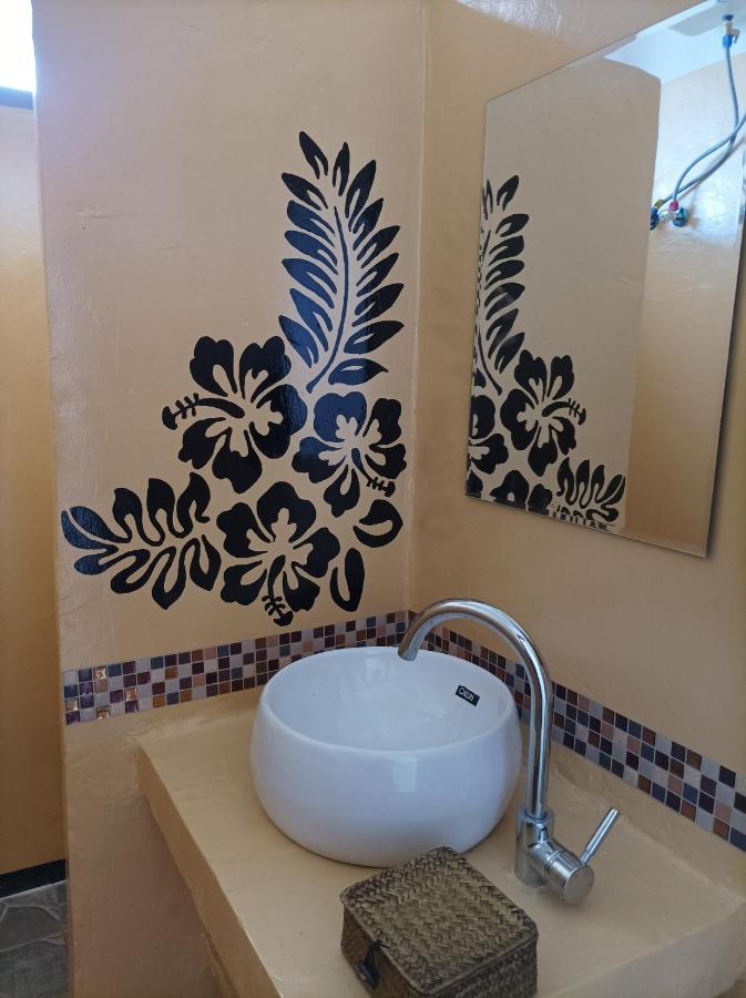 Zanzicrown Hotel
