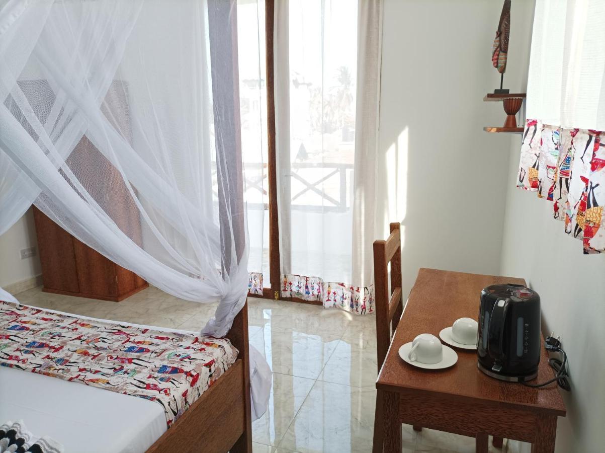 Zanzicrown Hotel 3*