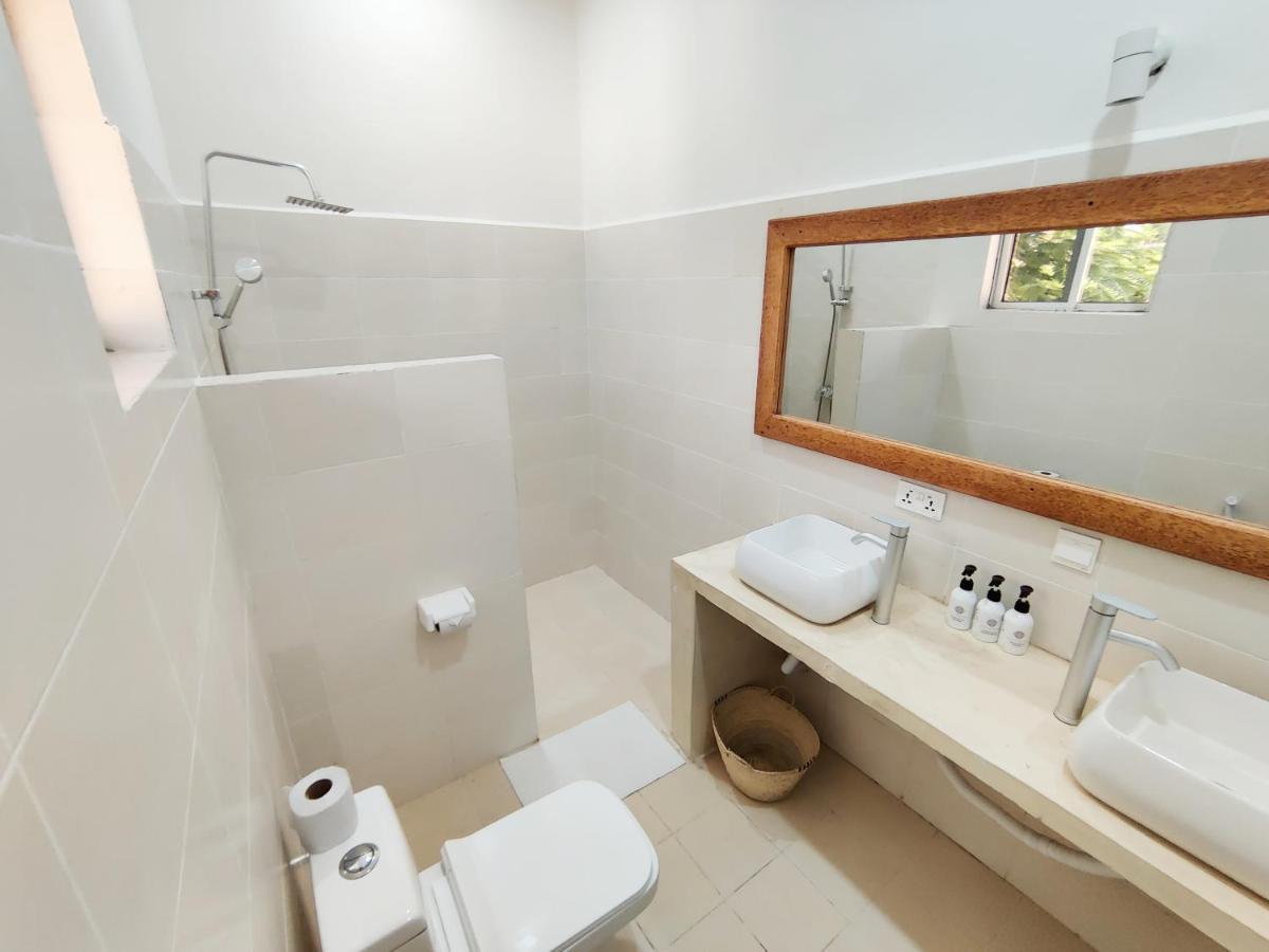 Frangi'pwani Hotel *