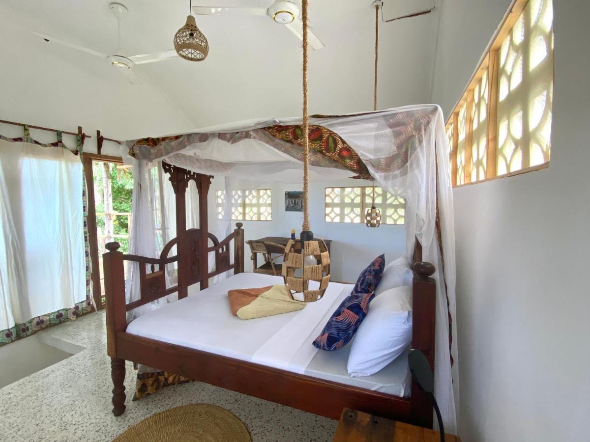 Mbuyuni Village Hotel 2*